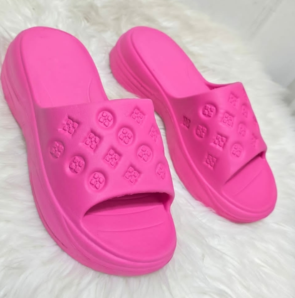 Elegant Women's Pink Slide Mule Slippers Size 9🌴✌️